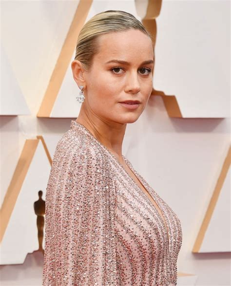 Brie Larson 2020 / Almost Barefoot Brie Larson Reveals Feet in