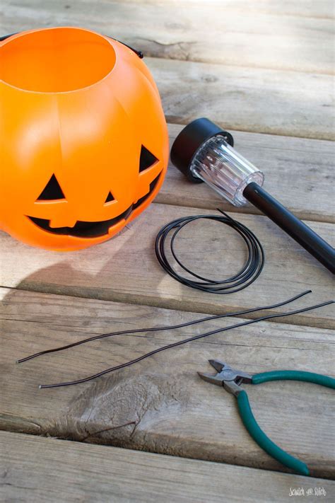 DIY Solar Powered Halloween Lights made with Pumpkin Pails | Halloween ...