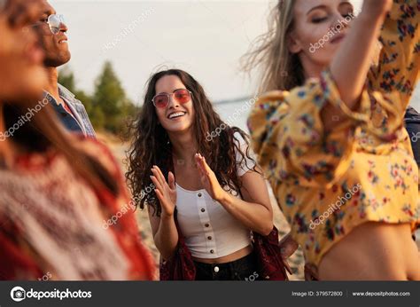 Group Young People Dancing Beach Stock Photo by ©gpointstudio 379572800