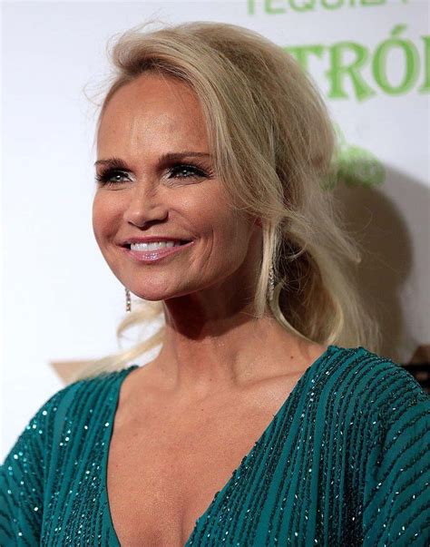 15 Short Celebrity Women Under Five Feet Tall