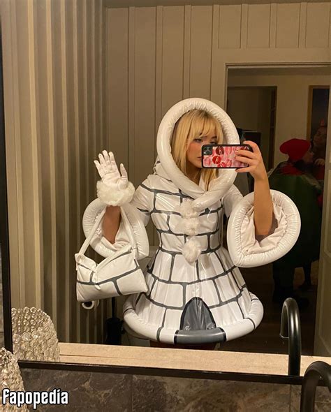 Sabrina Carpenter Nude Leaks - Photo #10500674 - Fapopedia