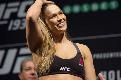 Is that Ronda Rousey’s bare ass?