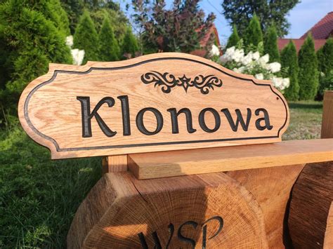 tablica adresowa drewniana na zamowienie drewno  orzeszka