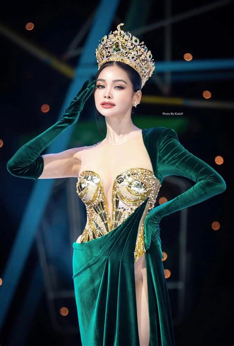 Hoa hậu Hòa bình Thái Lan bị chỉ trích vì mặc váy hở nội y