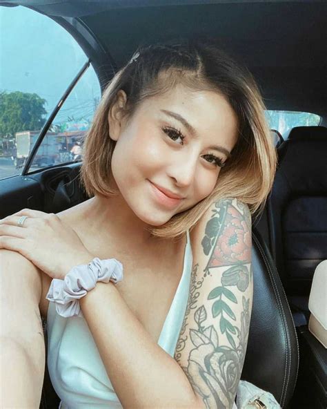 biodata awkarin agama keluarga pacar  perjalanan karir