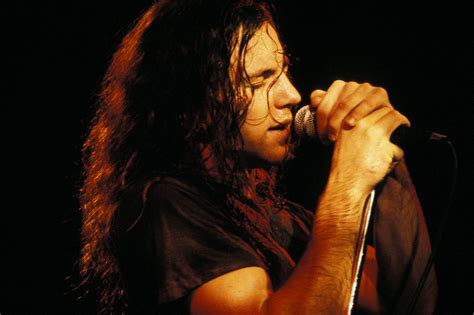Eddie Vedder at Lollapalooza ’92: 'I Think Celebrities Suck' - SPIN