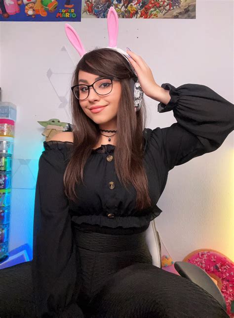 Bunnymon : r/reactgirlsofYT