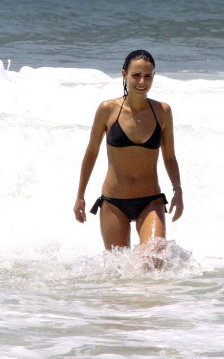 8 Hot Jordana Spiro Bikini Pics