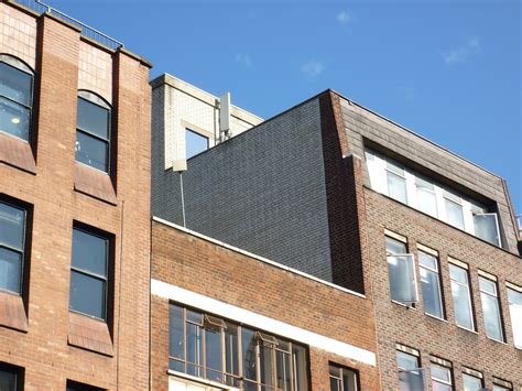 Exploring the History and Landmarks of Borough High Street 1