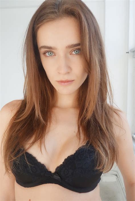 Lynn palm model - Nupics.pro