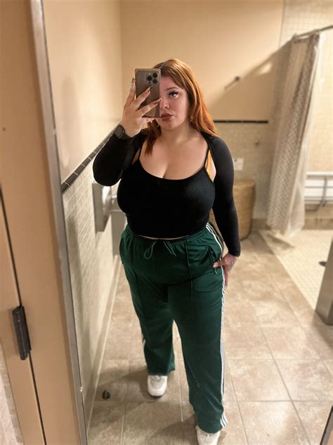 Selfie on a Sunday : r/PlusSize