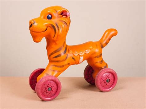 Lot - Esso tiger push toy put a tiger in your tank