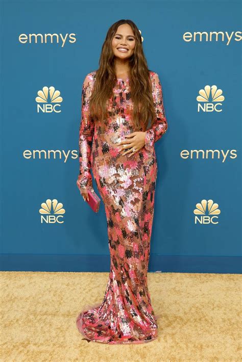 La mannequin Chrissy Teigen révèle que sa «fausse couche» était en fait