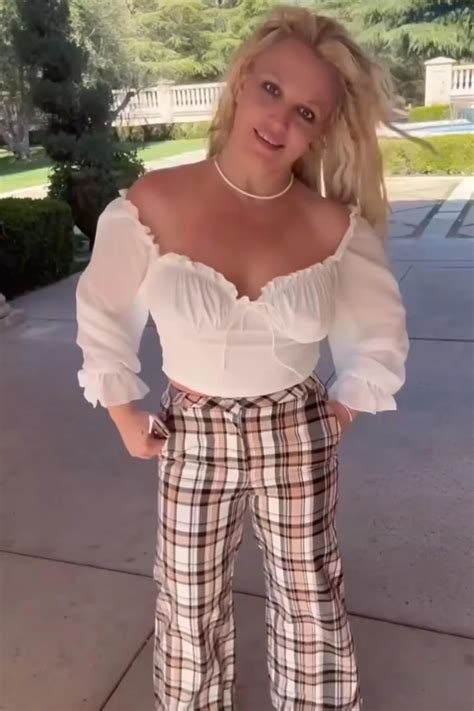 Britney Spears Clothes and Outfits | Star Style – Celebrity fashion