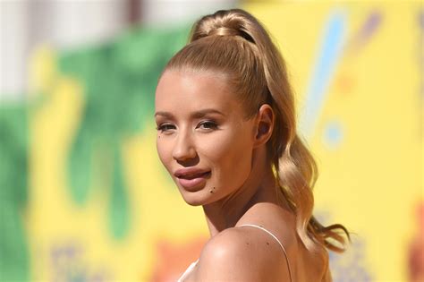 Iggy Azalea With Quotes