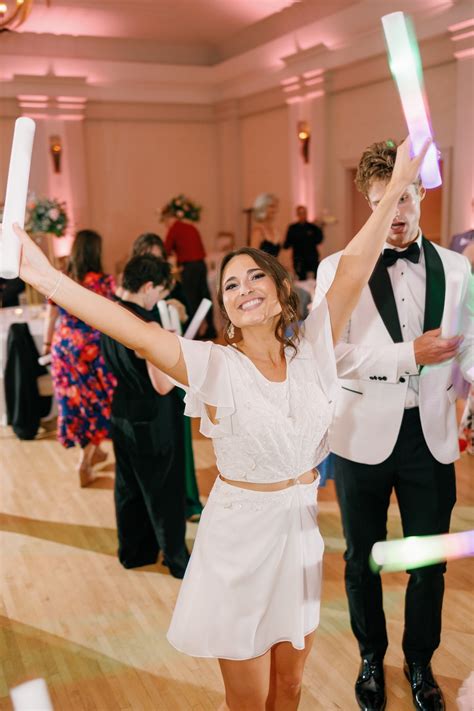 Romantic Hotel Fort Des Moines Wedding | Jennifer Weinman Photography