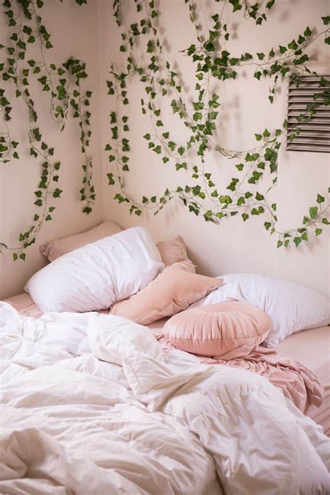 21 Aesthetic Bedroom Ideas - Best Aesthetic Bedroom Decor Photos