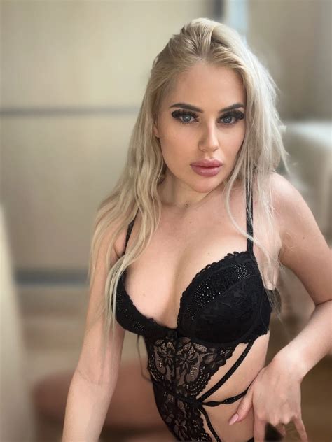 I'm the temptation you can't resist... 💋👀😉 [F18] [🇨🇿🇵🇱] | Scrolller