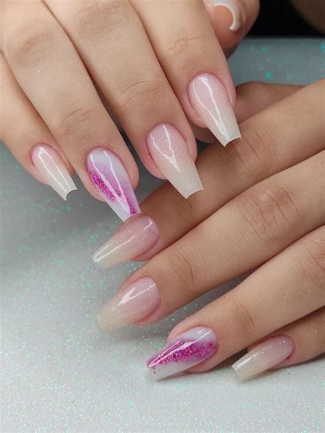 Unha Gel Bailarina Decorada - Formato bailarina | Unha bailarina decoradas, Unha de gel bailarina ...