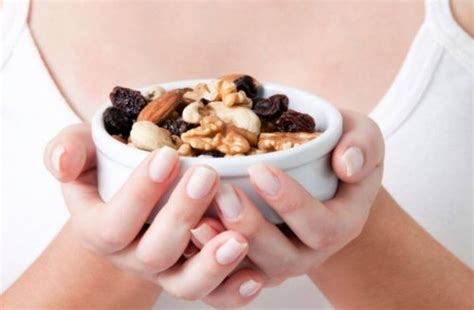 The Amazing Benefits of Eating Dry Nuts - Fit People