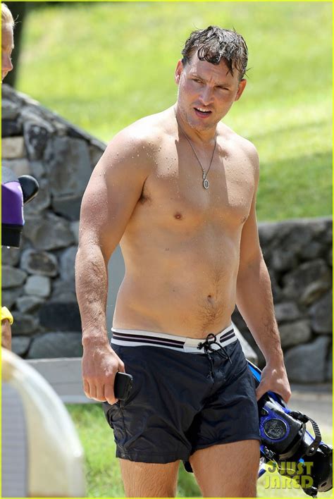 Odyssey's Peter Facinelli is One Buff Beach Dude in Hawaii!: Photo ...