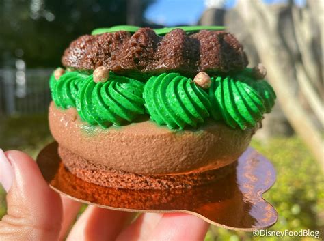 REVIEW: A Bundt Cake at Disney World Is an Irish Pub in Dessert Form