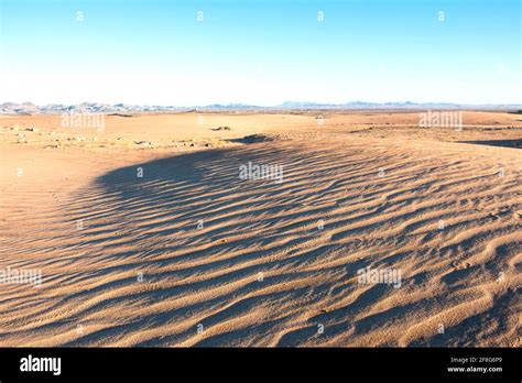 sand dunes in saudi arabia Stock Photo - Alamy