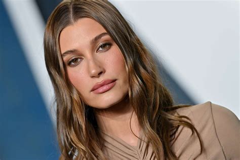 Hailey Bieber Cut Her Hair Into a Choppy Chin-Grazing Bob