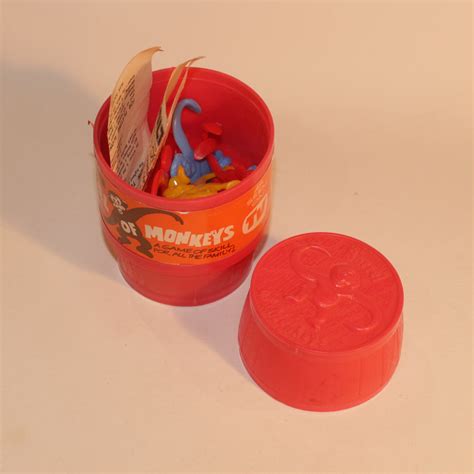 how to play barrel of monkeys game 1