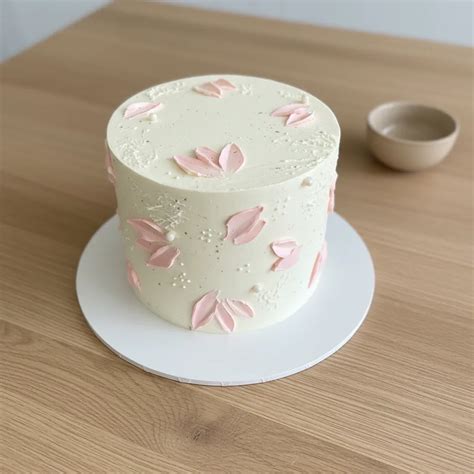 Bolo De Aniversário Minimalista - Bolo De Aniversário Feminino Delicado E Minimalista