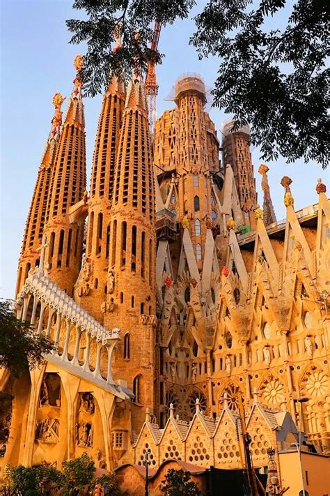 28 TOP Barcelona Sights & Tourist Attractions (+Map & Tips)