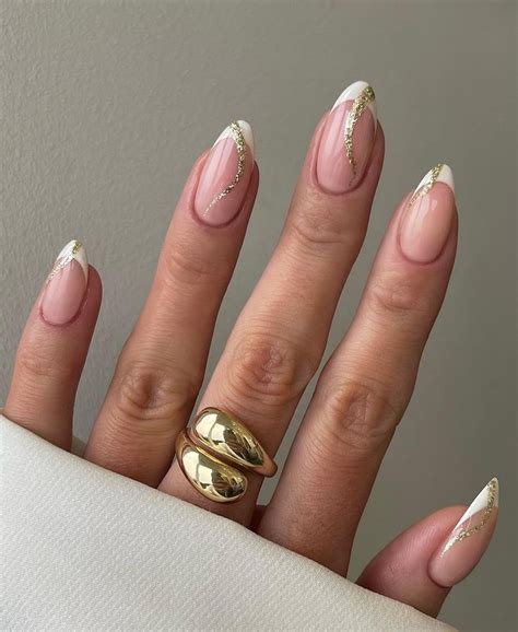 Unhas Branco E Dourado - Branco e dourado nas unhas: 18 inspirações de nail art que une leveza e ...