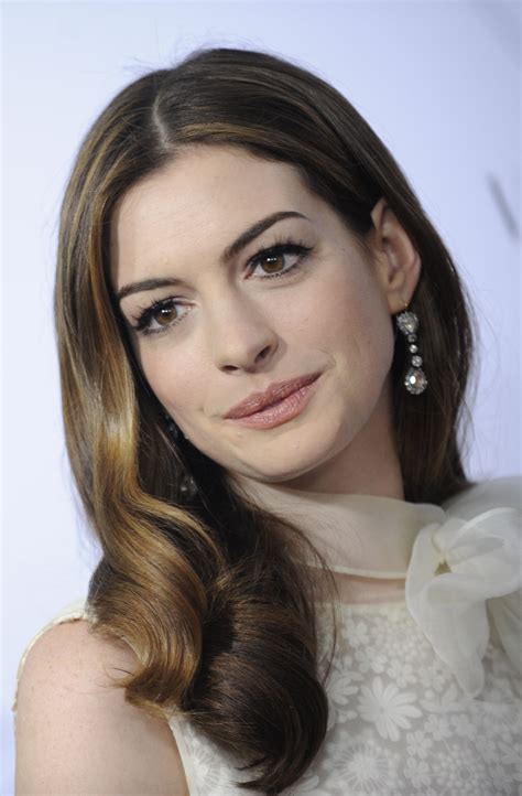 Anne Hathaway Love & Other Drugs screening at the DGA Theater in New