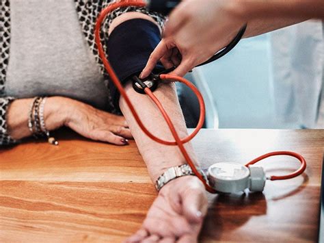 hypertensive heart disease symptoms diagnosis  treatment