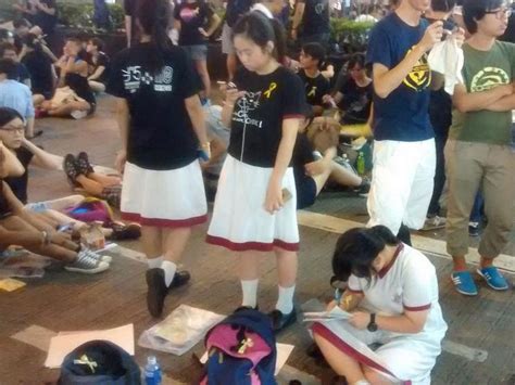 Hong Kong protests: Students complete homework in the streets as
