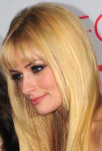 Beth Behrs Net Worth - Celebrity Sizes