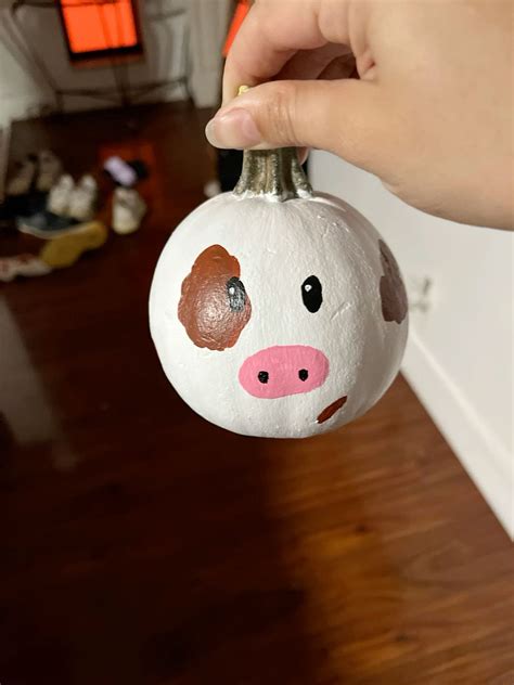 Mini pumkin cow painting 🎨 | Creative pumpkin decorating, Halloween