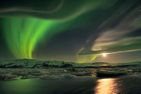 stunning northern lights in iceland photo | One Big Photo