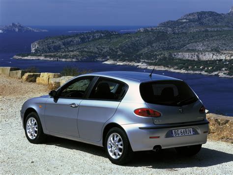 ALFA ROMEO 147 (5 Doors) Specs, Performance & Photos - 2000, 2001, 2002 ...