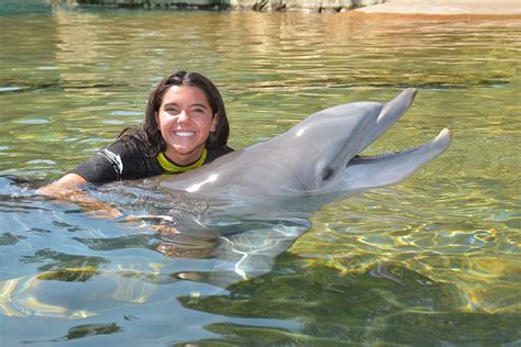 Anastasia Pagonis, World Championship Medals Visit Discovery Cove