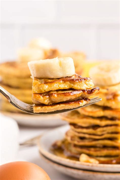 3-Ingredient Banana Pancakes - xoxoBella