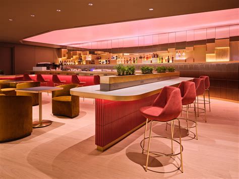 Virgin Atlantic Clubhouse Los Angeles, CA (LAX) - LoungeReview.com