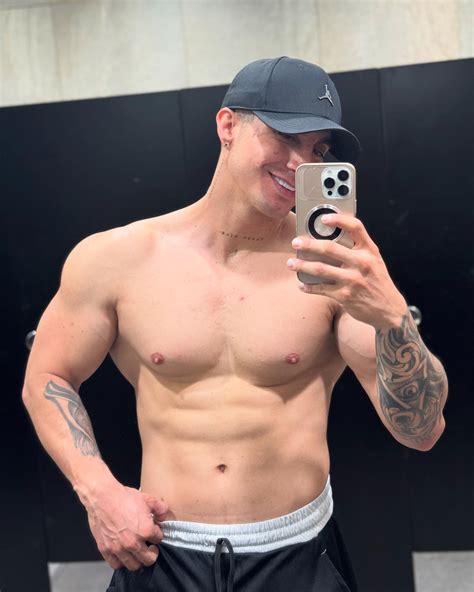 Leonardo Echeverria (@leo_echeverria.fit) • Instagram photos and videos