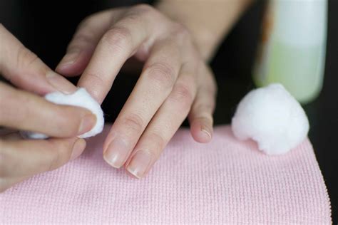 How to Fix Dry Ridges in Nails | 2bstronger.com