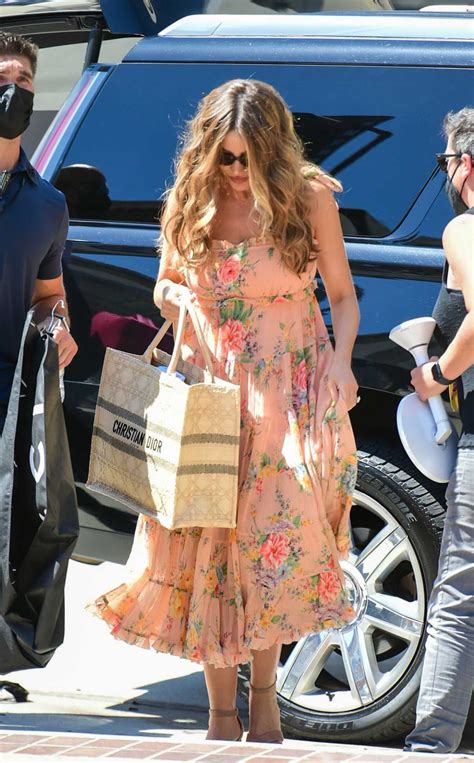 Sofia Vergara in a Pink Floral Dress Goes Shopping in Los Angeles 08/10