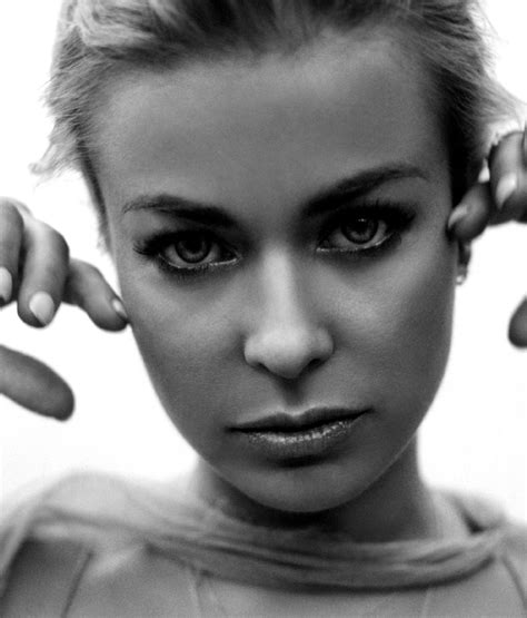 1366x1600 Resolution Carmen Electra Black and White Portrait wallpaper