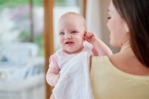 5 Signs Your Baby's Ear Infection Is A Silent Scream