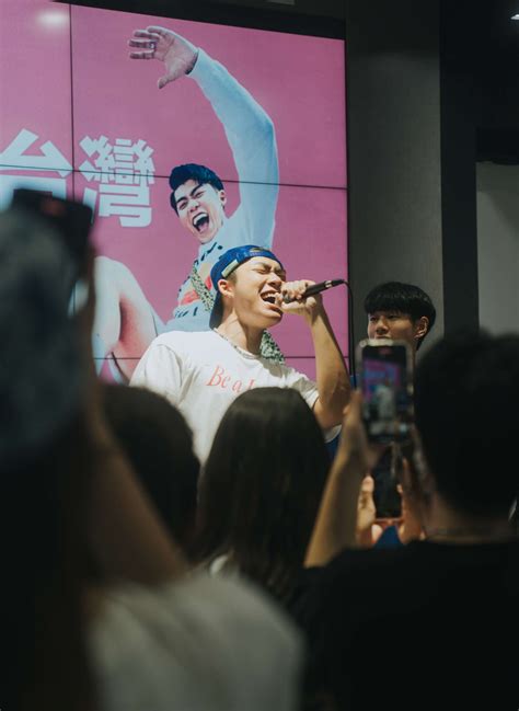 王ADEN為人生「第一發」幹大事！化身機車情人「騎車環島」