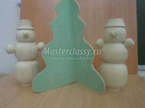 Новогодние сувениры из дерева и фанеры. Снеговики и елочка. Мастер ...