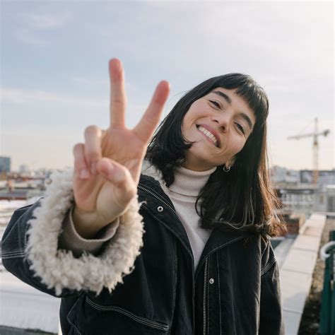 Jamie Lee Curtis posa nuda e in costume da bagno a 63 anni | Vogue Italia